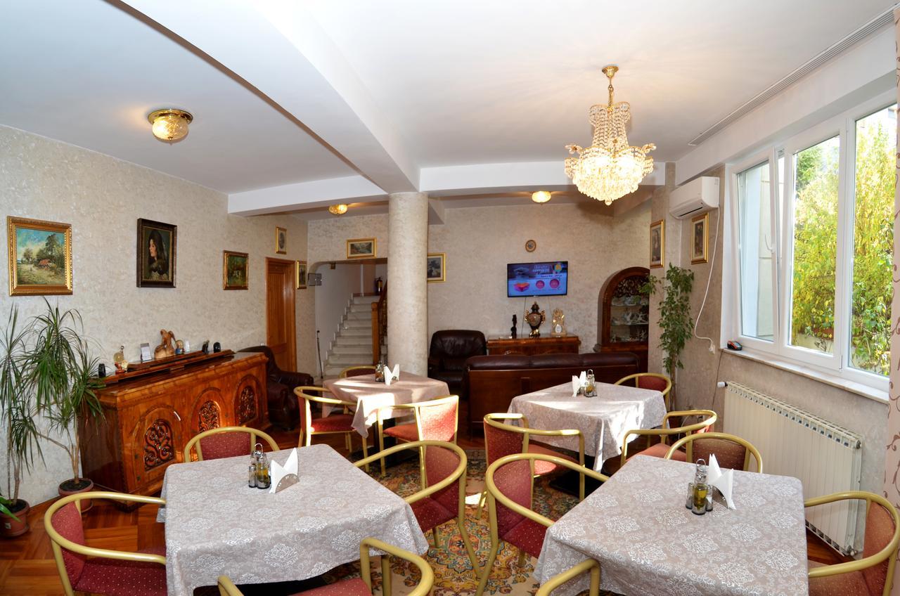 Vila A&B Бухарест Экстерьер фото